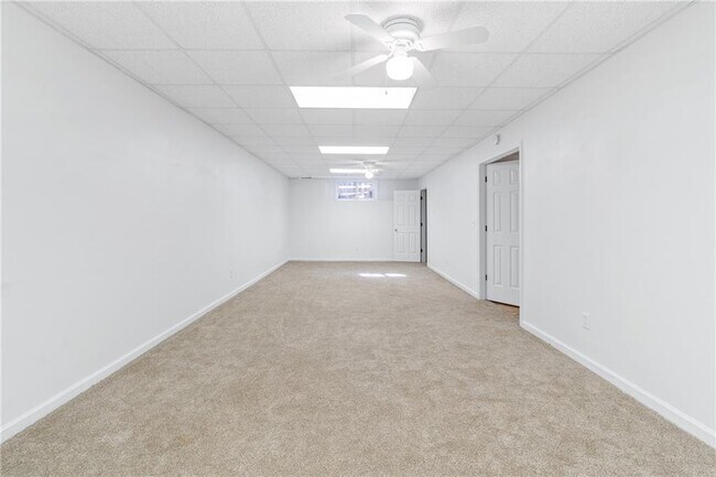 Building Photo - 204 Red Fox Ct