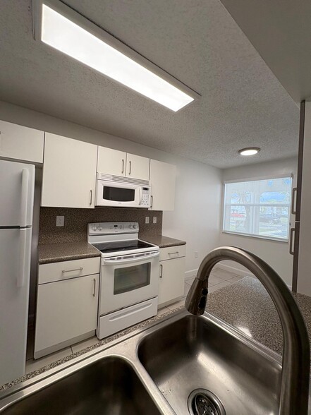 Building Photo - 4774 NW 97th Pl
