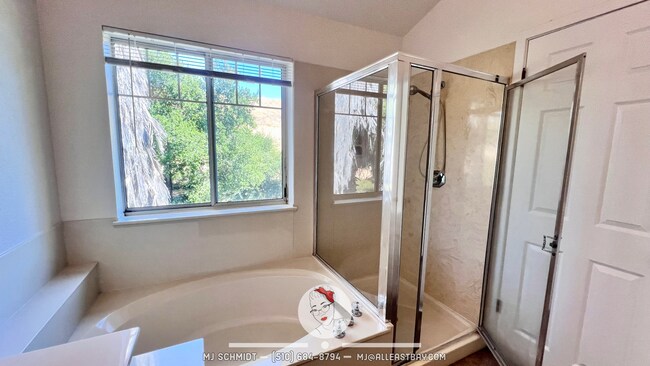 Building Photo - 303 Sutton Cir