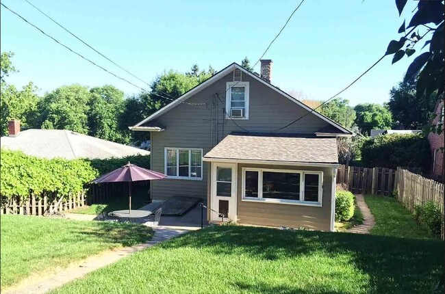 Building Photo - 4827 Poppleton Ave