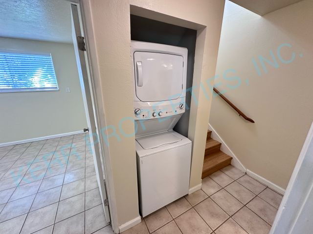 Building Photo - Charming 2-Bed Gem in Gresham – Spacious Comfort with 1.5 Baths & 1029 Sq. Ft.!