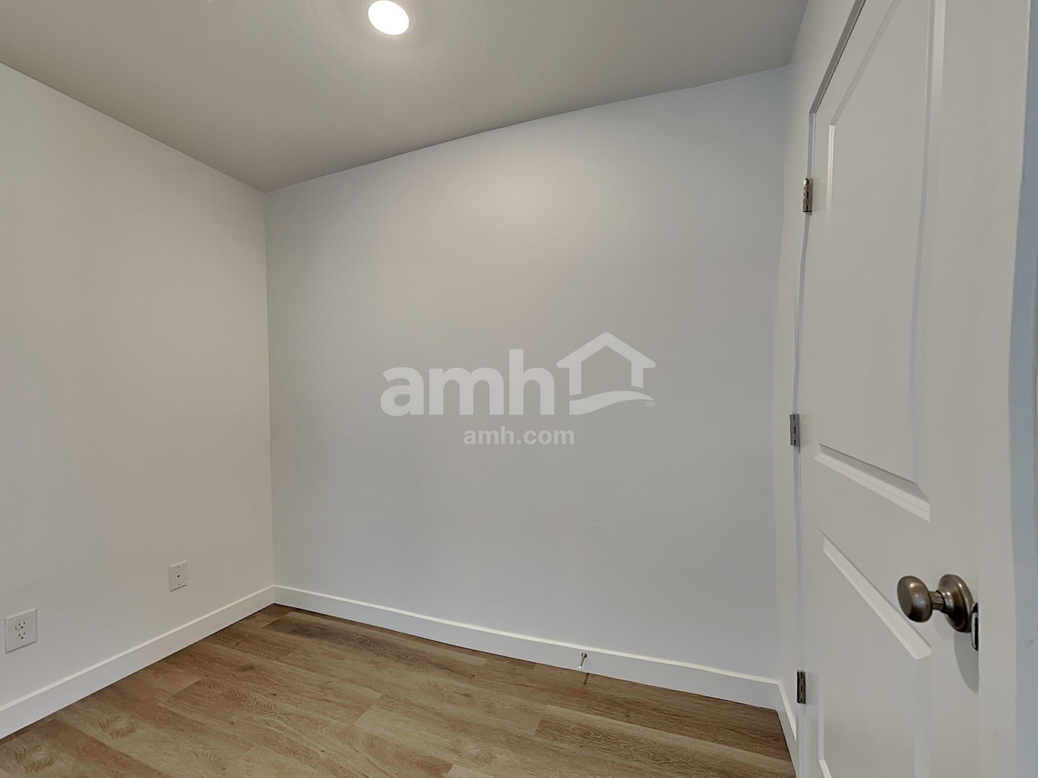 Building Photo - 20177 W Thomas Rd