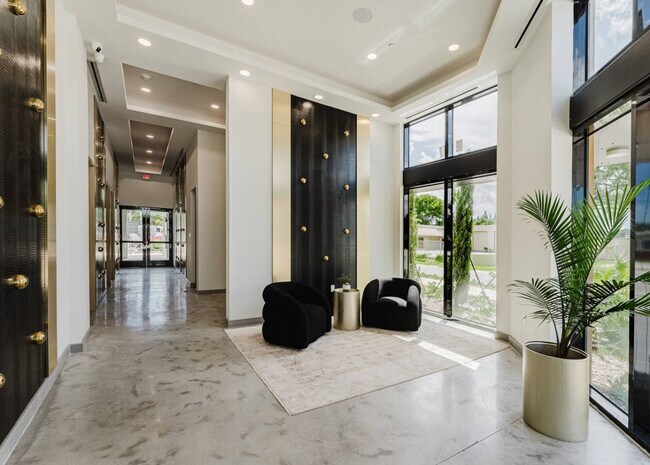 Building Photo - 2750 Griffin Rd