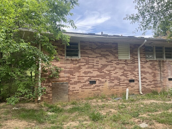 Building Photo - 683 Rothell Rd