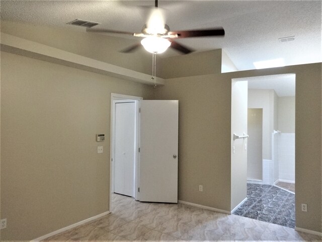 Building Photo - 1431 Londra Ln