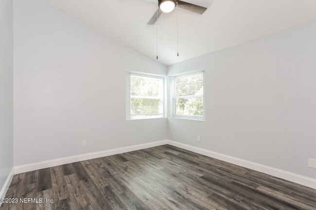 Building Photo - 2520 Townsquare Dr