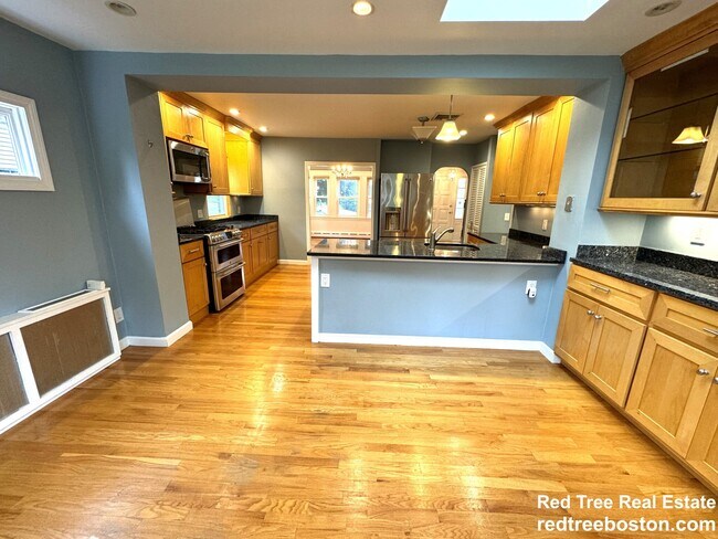 Building Photo - 46 Cerdan Ave