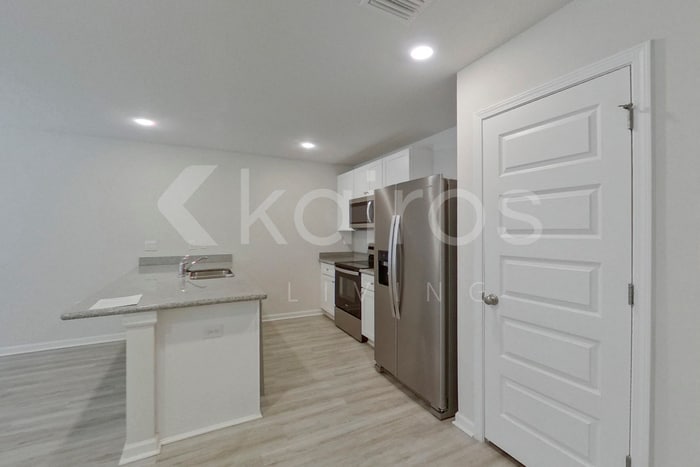 Building Photo - 389 Monarch Ln