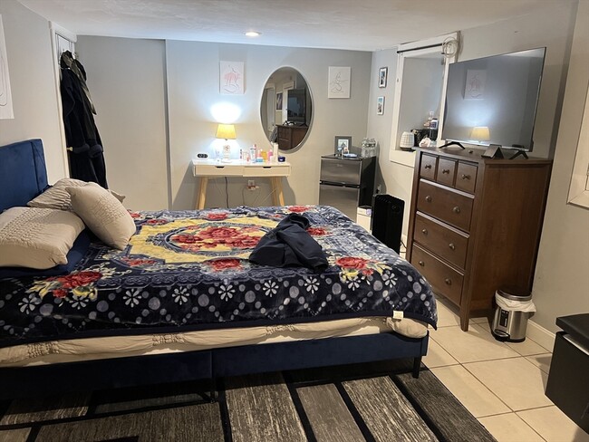 Building Photo - 170 Beach St