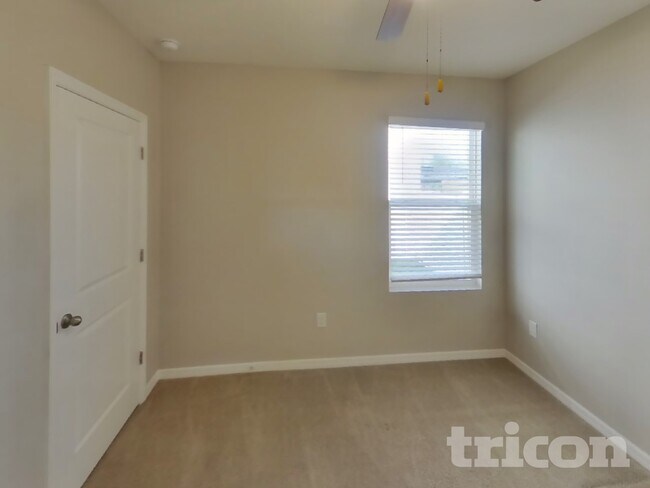 Building Photo - 6632 Seaway Dr