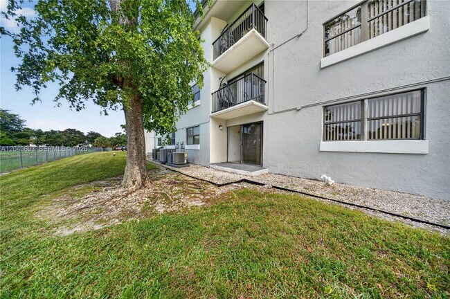 Building Photo - 7195 NW 179th St