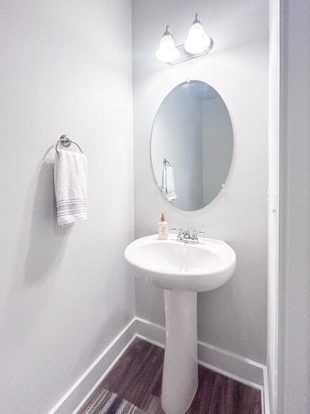 Building Photo - 421 Park W Blvd