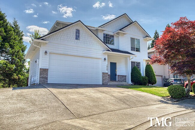 Primary Photo - Large 4 Bed 2.5 Bath Home in Lakeshore!