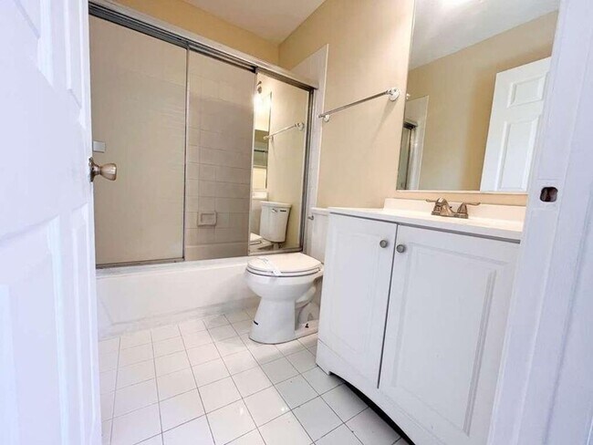 Building Photo - 861 Summit Lake Dr