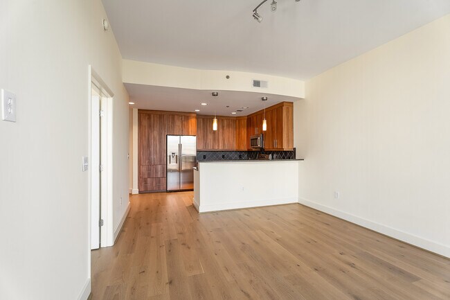 Building Photo - 1080 Peachtree St NE