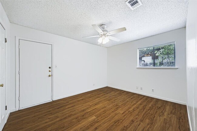 Building Photo - 4713 Sagebrush Trail
