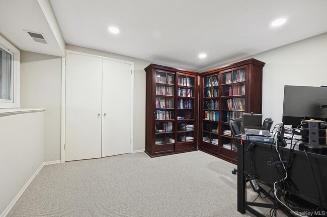 Building Photo - 4 Mohican Trail