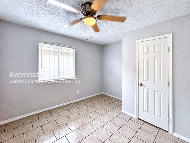 Building Photo - 6319 Glenhagen Dr