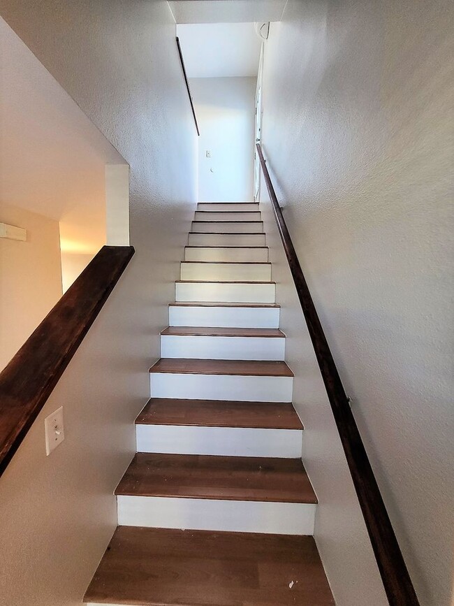 Building Photo - EXCELLENT TOWNHOME IN TEMPE!