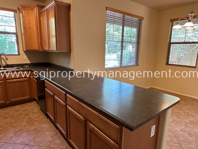 Building Photo - NORTH PHOENIX HOME IN GATED COMMUNITY!