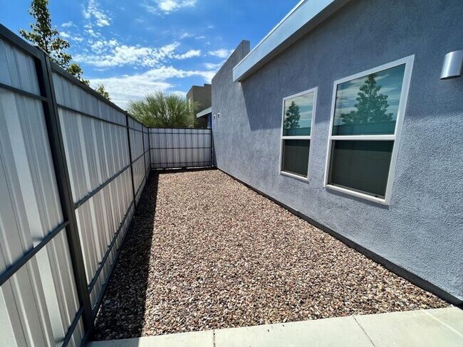 Building Photo - For Rent