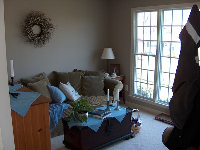 Building Photo - 486 Riverview Dr