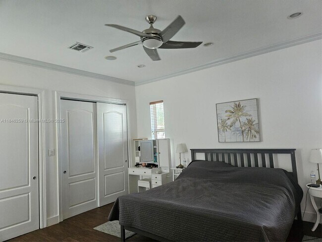 Building Photo - 1116 N 13th Ct