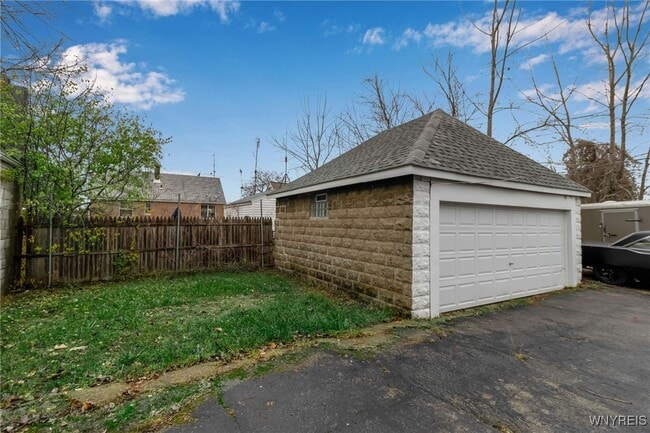 Building Photo - 114 Sawyer Ave