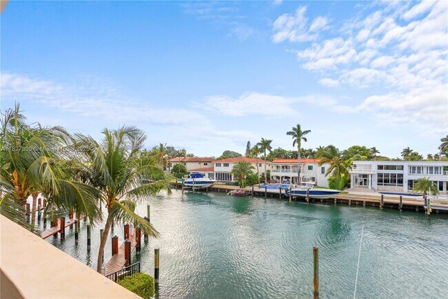 Building Photo - 9440 W Bay Harbor Dr