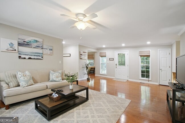 Building Photo - 102 Hickory Dr