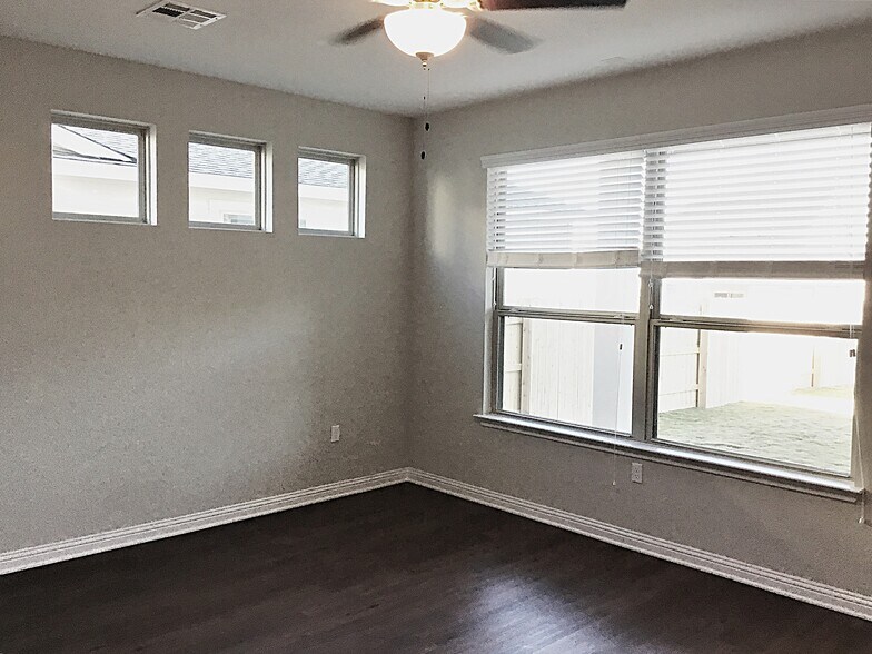 Building Photo - 5817 Monmarte Cove