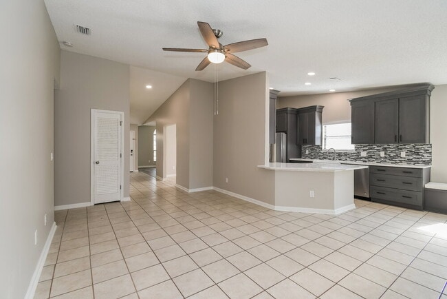 Building Photo - 13343 Currituck Dr N