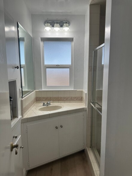 Building Photo - 1050 W La Deney Dr