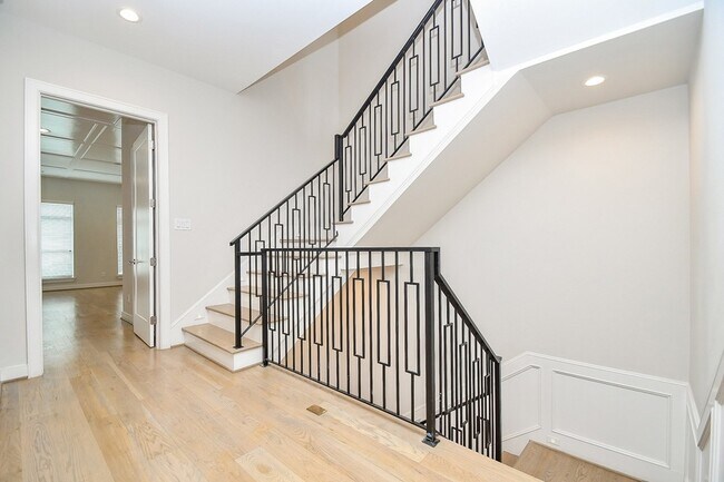 Building Photo - 2315 Peckham St