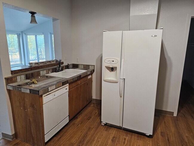 Building Photo - 614 W Arch St