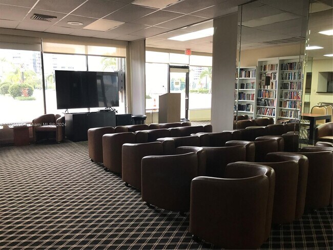 Building Photo - 1865 S Ocean Dr