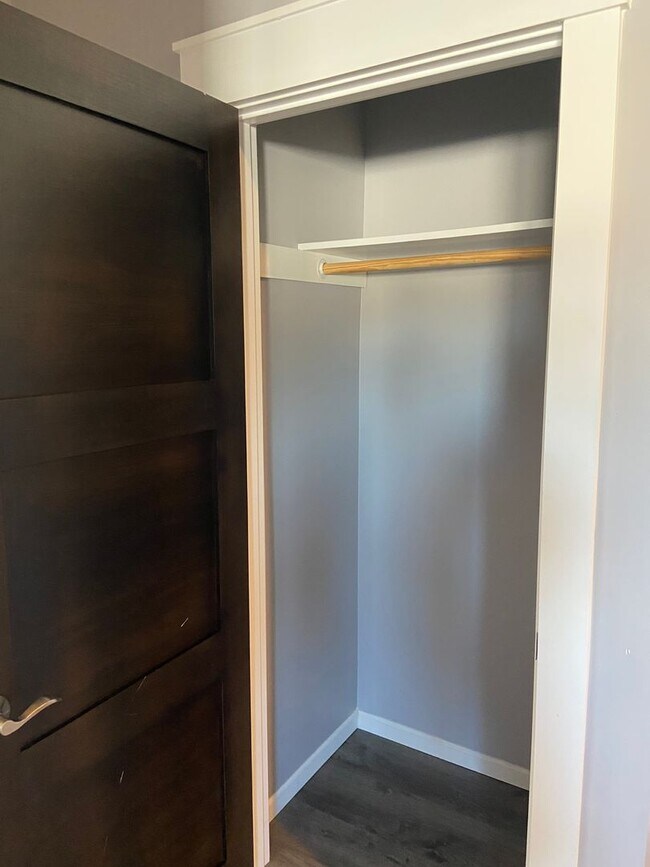 Building Photo - 122 S Main St