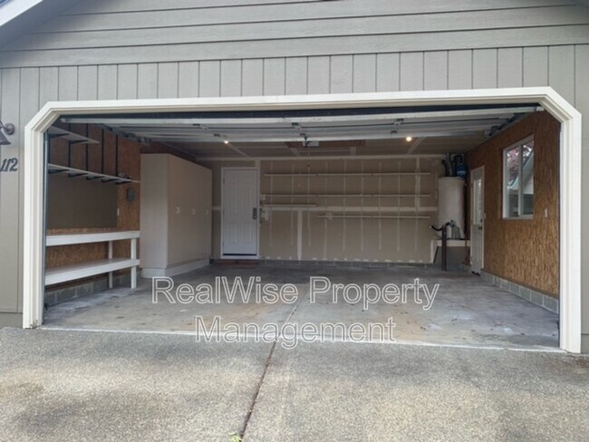 Building Photo - 112 SE Independence Dr