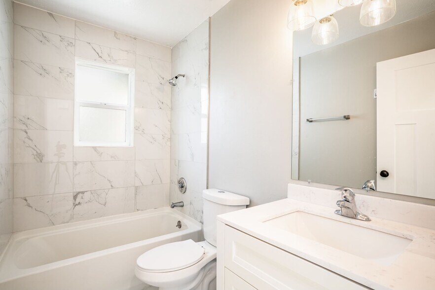Bathroom - 694 S Slate Canyon Dr