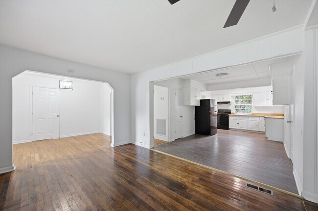 Building Photo - 3826 Kingwood Cir