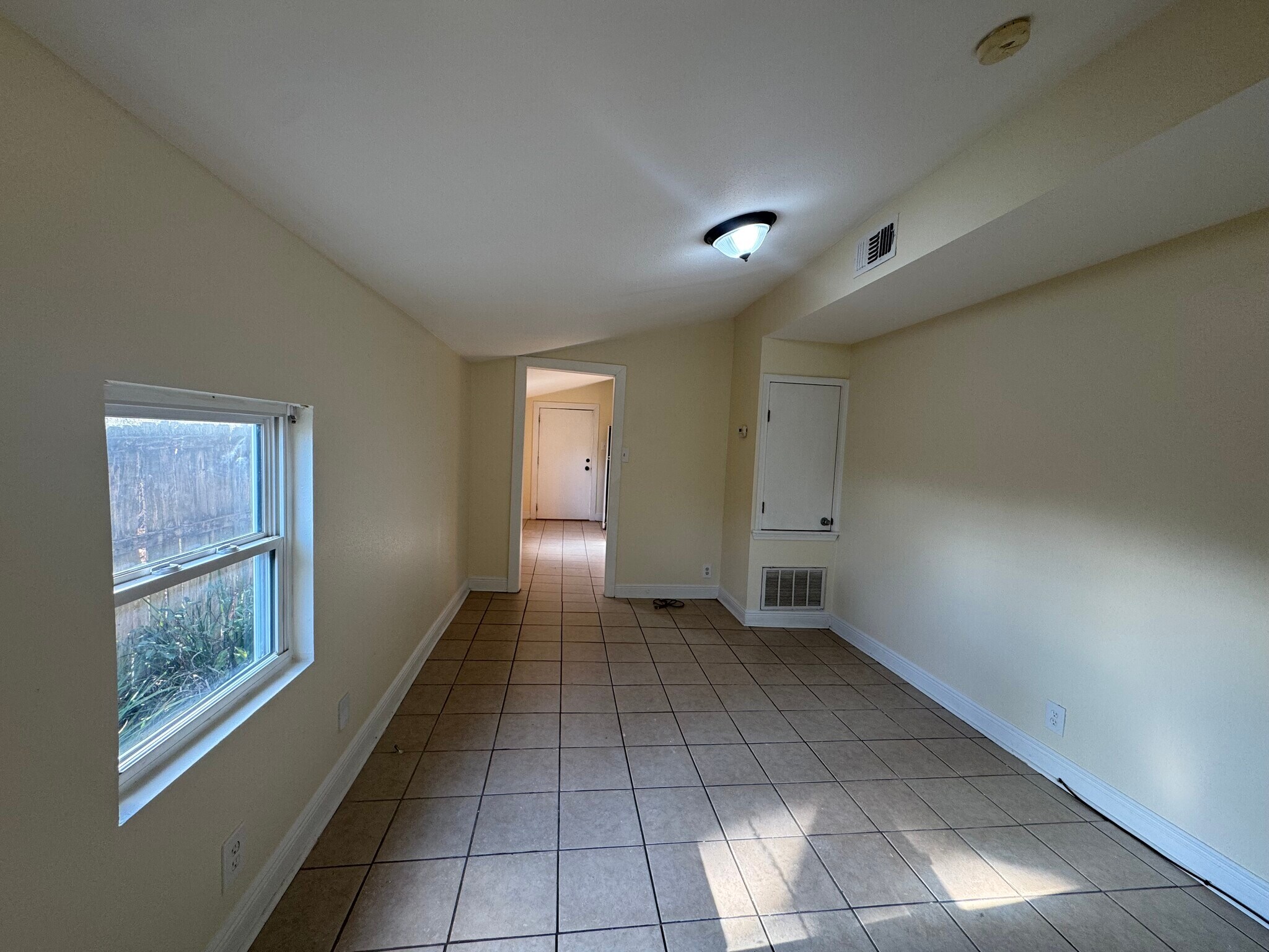 Building Photo - 1112 Monroe St