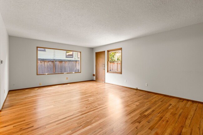 Building Photo - 2746 SE 31st Ave