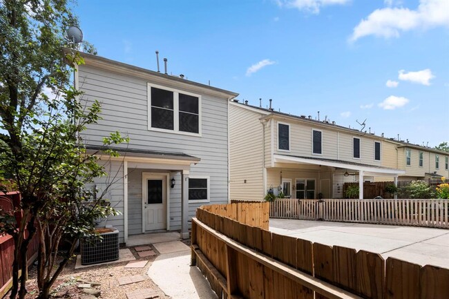 Building Photo - 29706 Parliament Hills Dr