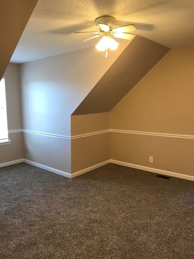 Building Photo - 2563B Carriage Dr