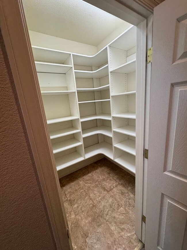 Building Photo - Gorgeous One Story 4 bedroom with Flex Space