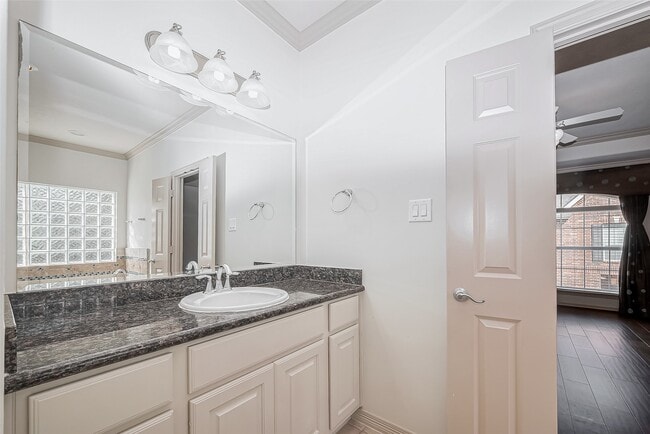 Building Photo - 1522 Olive Park