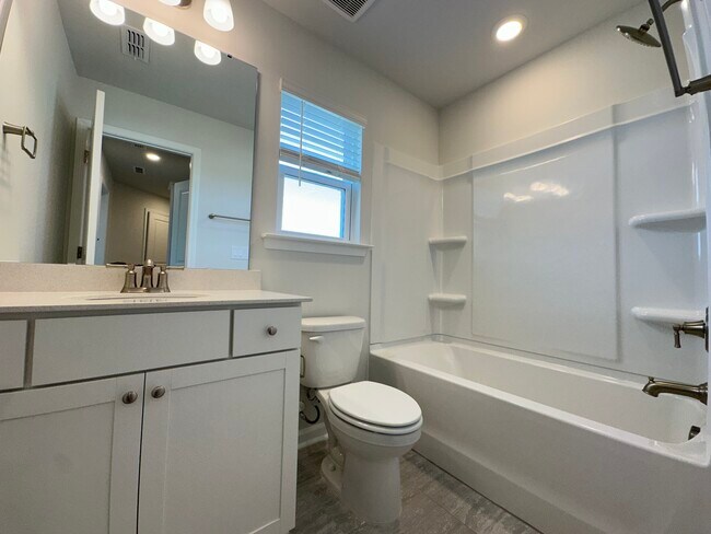 Building Photo - 2801 Farmhouse Dr