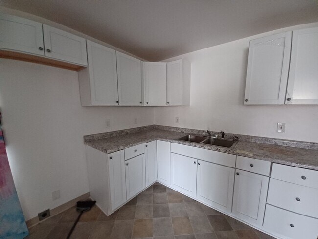 Building Photo - Check out this wonderful one-bedroom plus ...