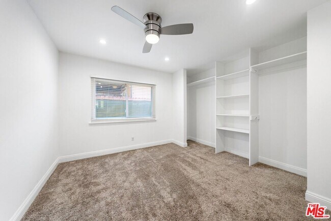 Building Photo - 1231 W 87th St