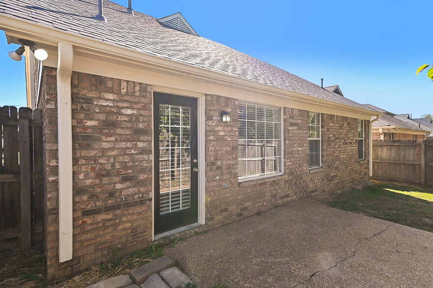 Building Photo - 6844 Kamali Ave